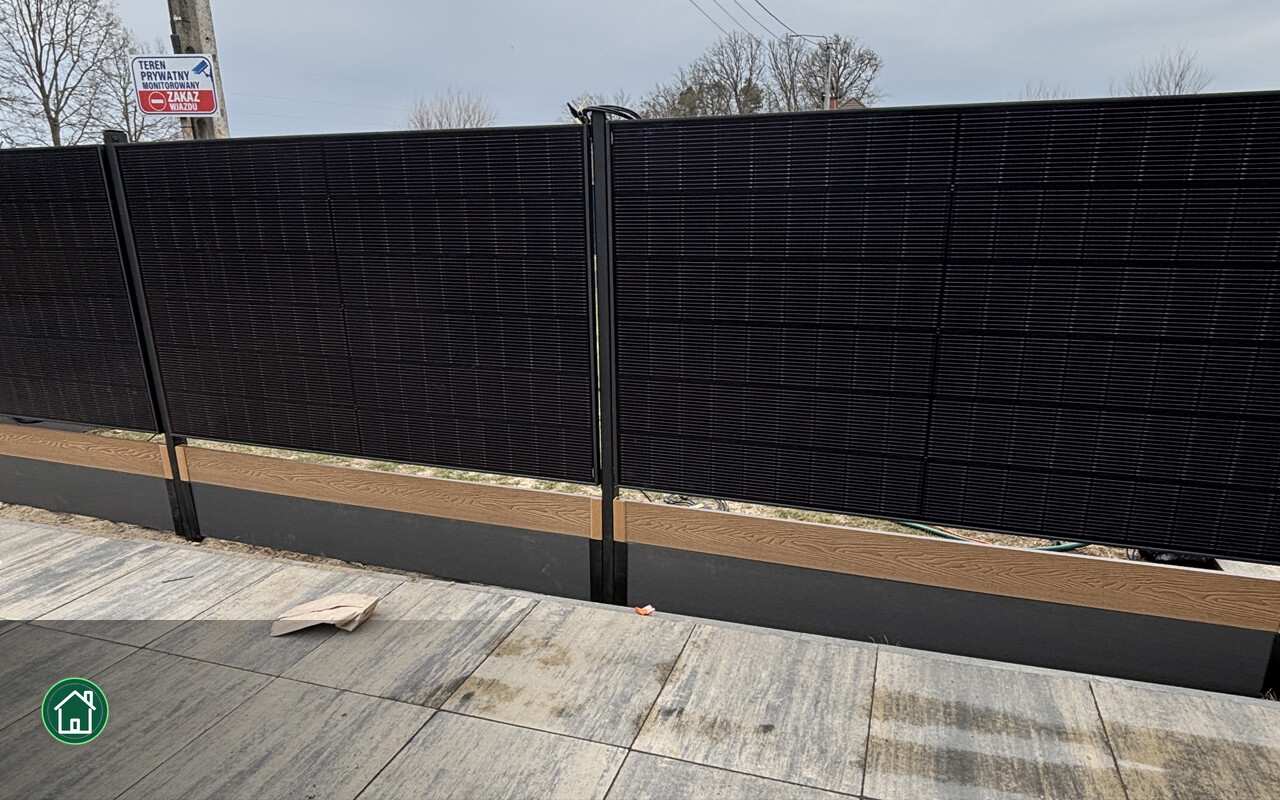 Ogrodzenie fotowoltaiczne — realizacja Ostrołęka, 8 kWp / 36 m